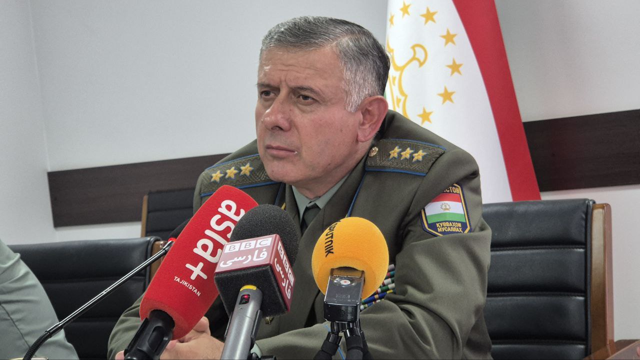 Генерал Раҷабалӣ Раҳмоналӣ: То ҳол чархбол надорем, аммо аз “дрон”-ҳо фаровон истифода мекунем