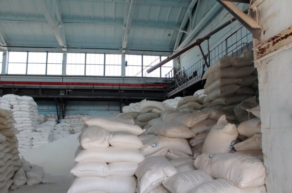 На складах таджикского завода «Азот» накопилось более 41 тысячи тонн карбамида – нет покупателей