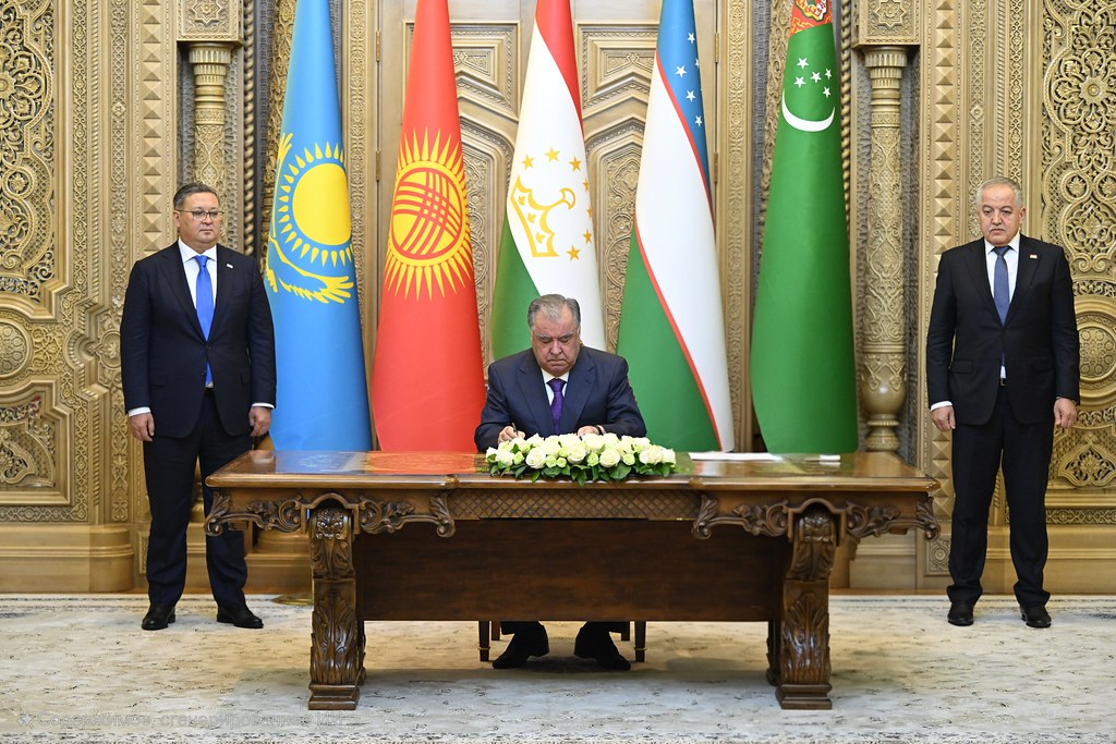 Emomali Rahmon signed an Agreement on Friendship, Good Neighborliness and Cooperation in Central Asia