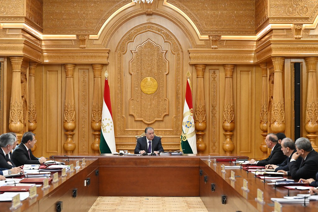 Буҷети Тоҷикистон дар соли 2026-ум 65 млрд сомонӣ. Эмомалӣ Раҳмон дар маҷлиси ҳукумат чӣ супоришҳо дод?