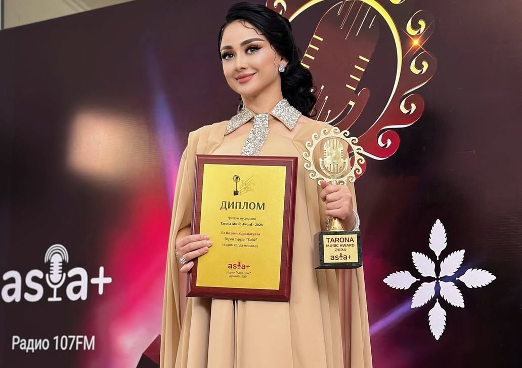 Үлкен әтештермен қос енуді онлайн көріңіз