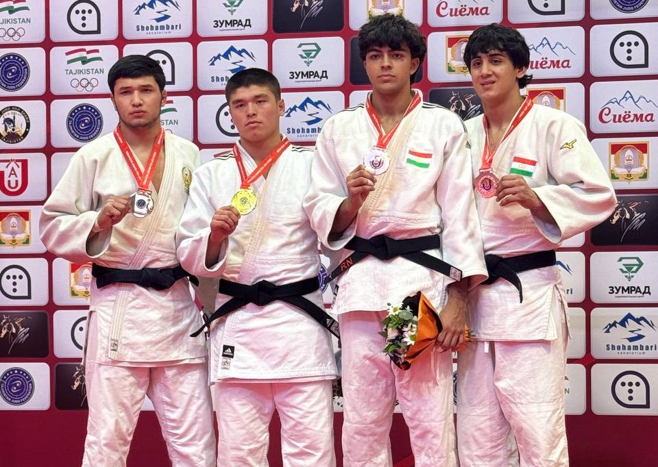 Ҷудокорони навраси тоҷик дар Ҷоми Осиё 15 медал ба даст оварданд