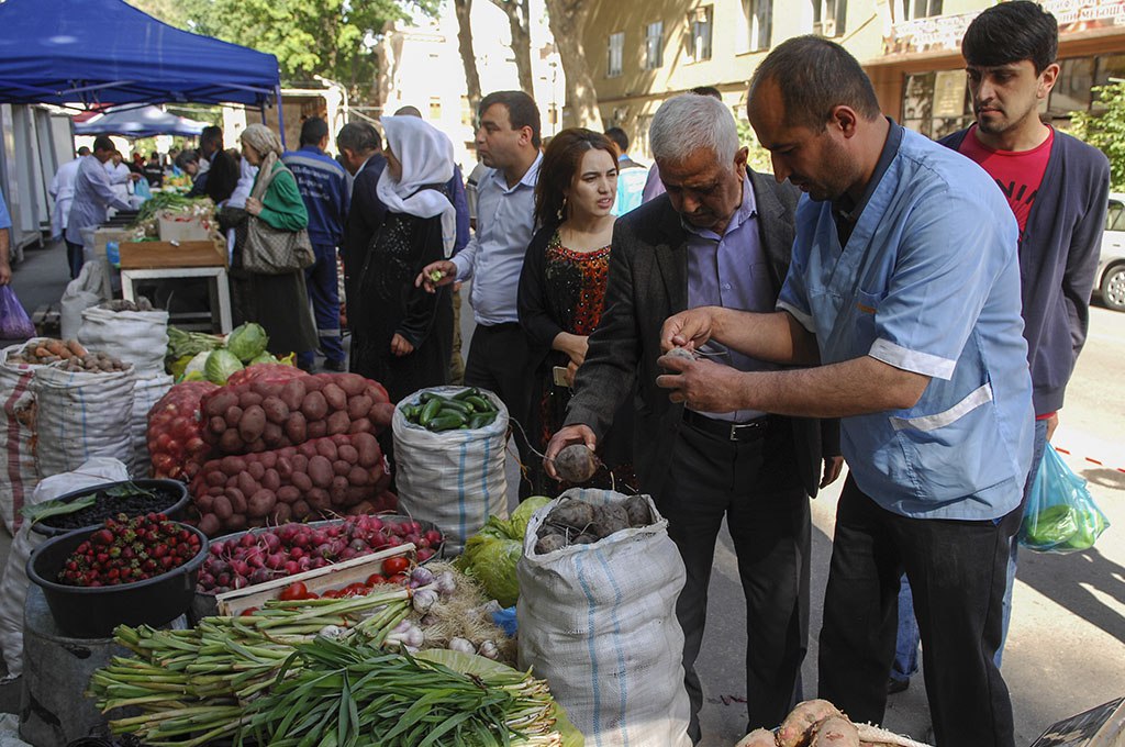 Нархи маҳсулоти хӯрока дар Тоҷикистон дар як сол чӣ гуна тағйир ёфт?