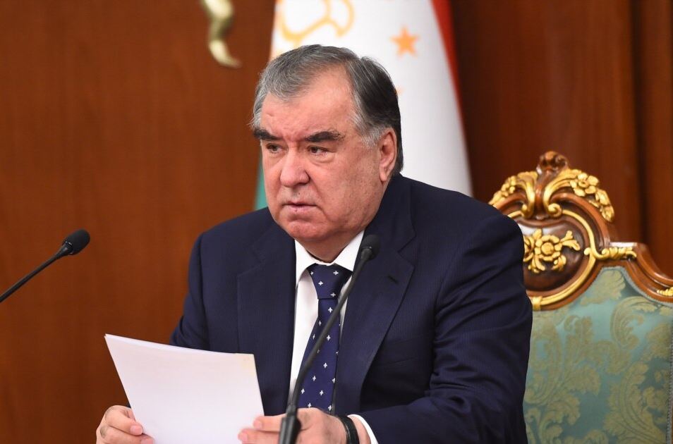 Эмомали Рахмон подписал указ об увеличении зарплат, пенсий и стипендий