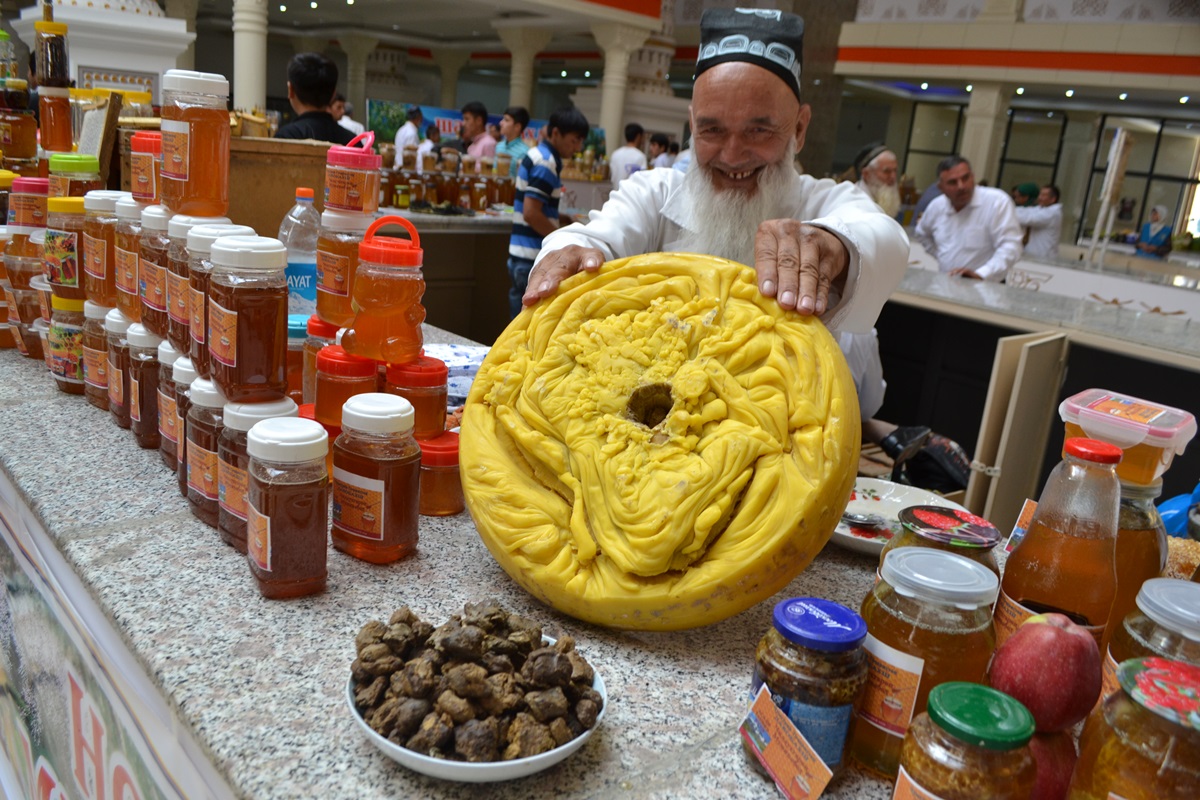 Why is Tajik honey not exported to Europe?