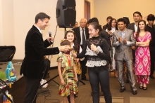 Таджикские дети в Вашингтоне получили в подарок «Алифбо» 