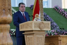 Президент Таджикистана преподал Урок мира молодым таджикистанцам