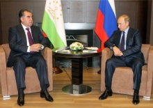 Э.Рахмон поздравил В.Путина и обсудил с ним безопасность в регионе