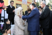 Президент подарил зимнюю одежду членам общества инвалидов Чкаловска