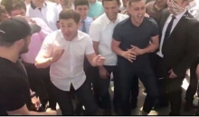 Таджикский фанат попросил бойца Нурмагомедова ударить его в живот. Он и ударил