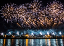Миллионы красочных взрывов: В Москве прошел международный фестиваль фейерверков