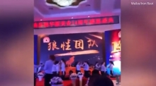 Массовое избиение китайских работниц попало на видео