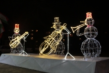 Деды Морозы, ёлки и толпы народа: Душанбе к Новому году готов
