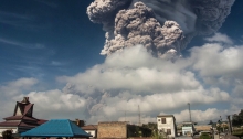 Извержение вулкана в Индонезии: столб пепла поднялся на семь километров