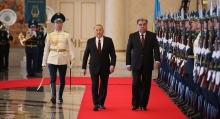 Назарбаев вручил президенту Таджикистана Орден благородства