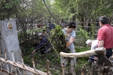 Разыскивается могила: на душанбинском кладбище восстанавливают захоронения