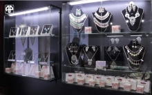 70 видов атласа и редкие ювелирные изделия: что приглянулось узбекам на выставке таджикских товаров