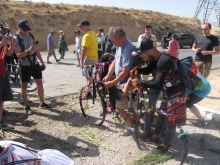 Гиромидошти хотираи сайёҳони велосипедрони фавтида дар Данғара
