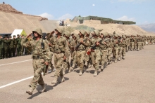 Как одно целое: видео с маршировки военных Таджикистана и Узбекистана