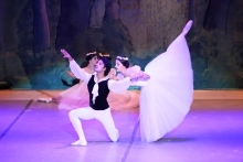 На что приходится закрывать глаза мужчинам в таджикском балете?