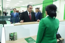 Эмомали Рахмон открыл новый центральный офис «Амонатбанка»