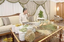 Туркменские больницы для защиты от коронавируса стали окуривать верблюжьей колючкой