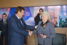 Посол России вручил медали к 75-летию Победы ветеранам в Таджикистане