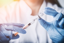 Китай одобрил клинические испытания трех вакцин от коронавируса