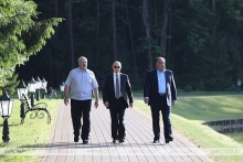 Эмомали Рахмон поговорил по телефону с Владимиром Путиным и Александром Лукашенко