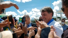 Президент Бразилии пригрозил выйти из ВОЗ за совет вернуть карантин в стране