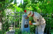 В Душанбе прошел субботник на Аллее славы в преддверии Дня памяти и скорби