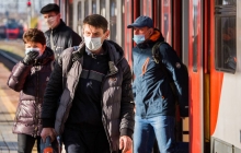 Роспотребнадзор предписал россиянам носить маски в местах скопления людей