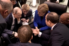 Путин и Меркель обсудили возможность совместного производства вакцин против коронавируса