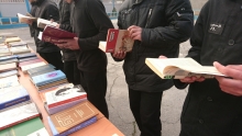 «Азия-Плюс» подарила Детской колонии Душанбе cотню книг