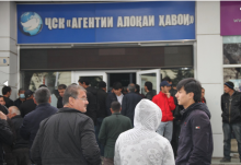 Оғоз шуд: Навбатпойӣ барои билети Русия. Билетхаронро рӯйхат мекунанд