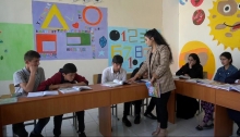 Как беженка из Афганистана открыла свою школу и преподает языки таджикистанцам