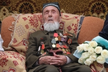 День рождения в День Победы! В Таджикистане ветерану ВОВ исполнилось 111 лет