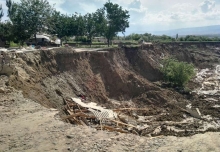 В Хатлоне из-за проливных дождей и размыва почвы ушли под землю 15 домов (ДОПОЛНЕНО)