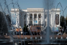 Ретро-автомобили под ретро-музыку. Посмотрите как это было