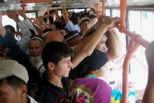 Рустам Эмомали потребовал пресечь перегруз в городском общественном транспорте