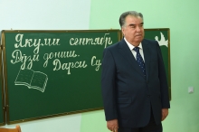 Президент сдал в Душанбе школу, построенную директором 