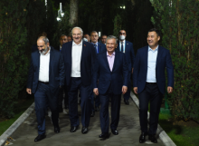 Лукашенко привез на саммиты в Душанбе сына Николая и шпица