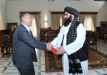 Кыргызстан отправил замглавы Совета безопасности к талибам. Тот поехал с помощью