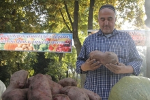 Картошка весом в килограмм и обилие дешевых фруктов: в Душанбе празднуют Мехргон