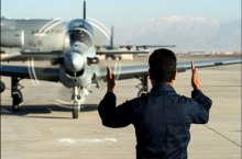 США надеются скоро вывезти афганских пилотов, бежавших в Таджикистан от талибов