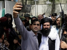 Талибы избивают афганцев за музыку и видео в их смартфонах