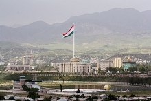 Таджикский флагшток: рекордсмен в четверть тонны