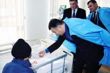 Премьер-министр Таджикистана навестил в больнице пострадавших от лавин в Хороге