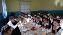 Таджикские школьники теперь питаются вкусно и калорийно