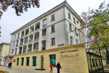 Здесь жили Раневская, Ахматова, Шварц... Душанбинские здания, хранившие память об известных людях